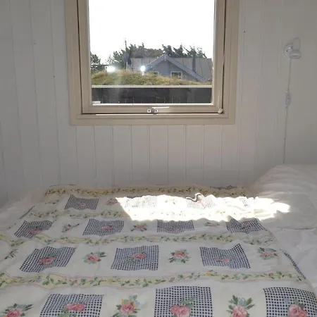 בית נופש Three Bedroom Holiday In Hvide Sande